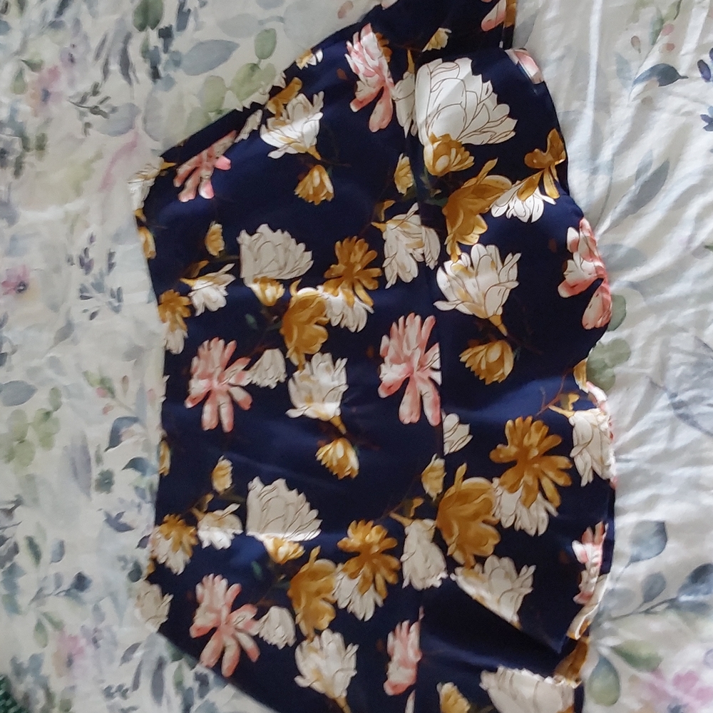 Short Ruffle bottom floral skirt with back zipper.